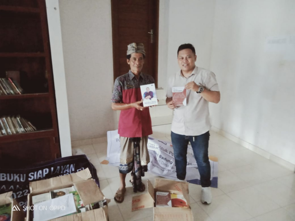 Serah Terima Bantuan Buku Siap Layan Dari Perpusnas RI dan Penyebaran Literasi Untuk Penjuru Indonesia Untuk Perpustakaan Desa Petang